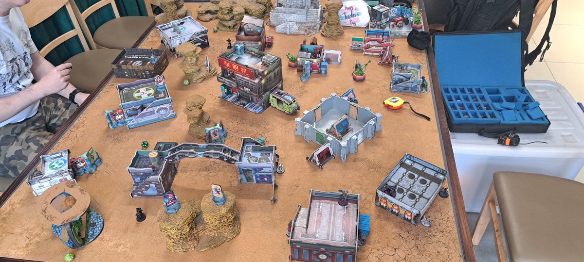 HCMCityInfinty's tweet photo. I got three  figures done for my game on Saturday. We played evacuation. Steel phalanx vs ISS. A lot of zoning with. Very keep away heavy game. Was able to carbo and isolate a lot of the army https://t.co/CnfVbxgFVA