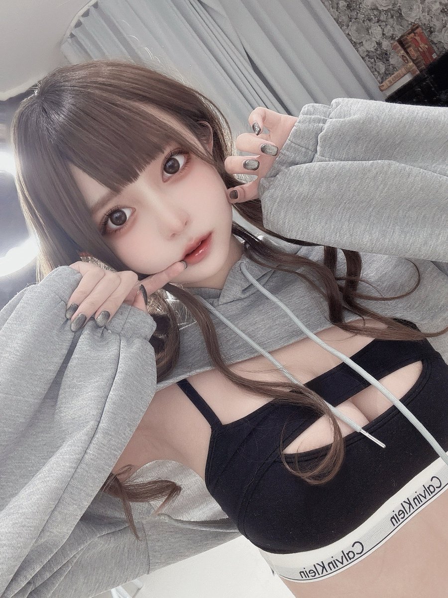 hayasemiru's tweet photo. すけべパーカーって名前おもろい https://t.co/6gYBQeyONn
