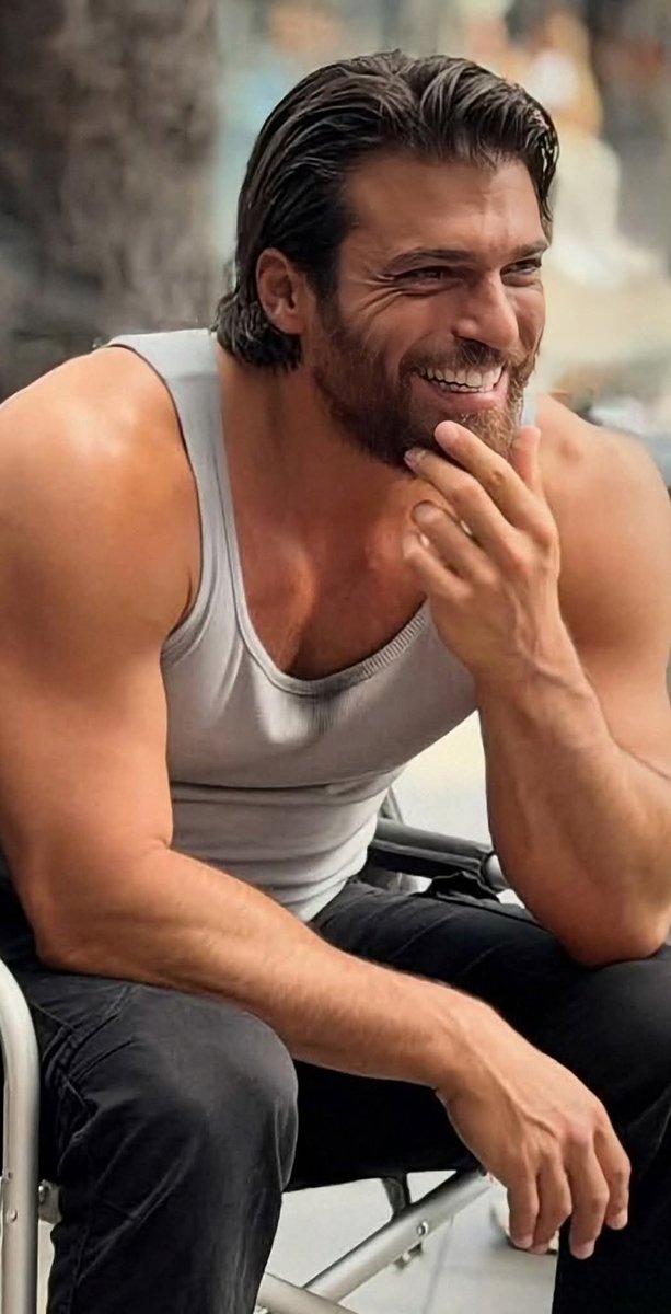 <a href="/Guapazos/">Guapazos</a> Este hombre es, además, tan bello por dentro que por fuera.
Su inteligencia, carisma, empatía y espíritu de superación sin un ejemplo.
Admirarlo es poco!!! 
#CanYaman