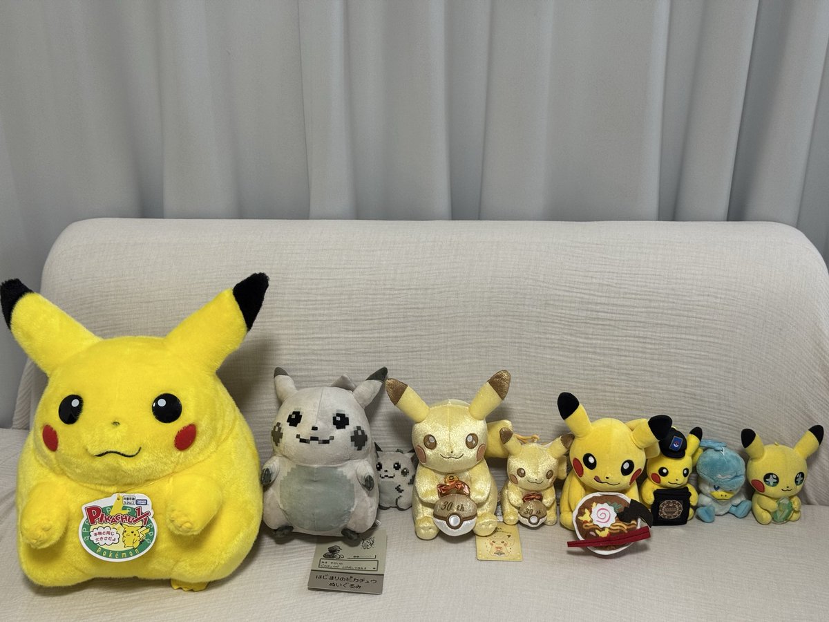 30周年記念ピカピカ！ピカチュウが届いて揃ったので並べてみました 