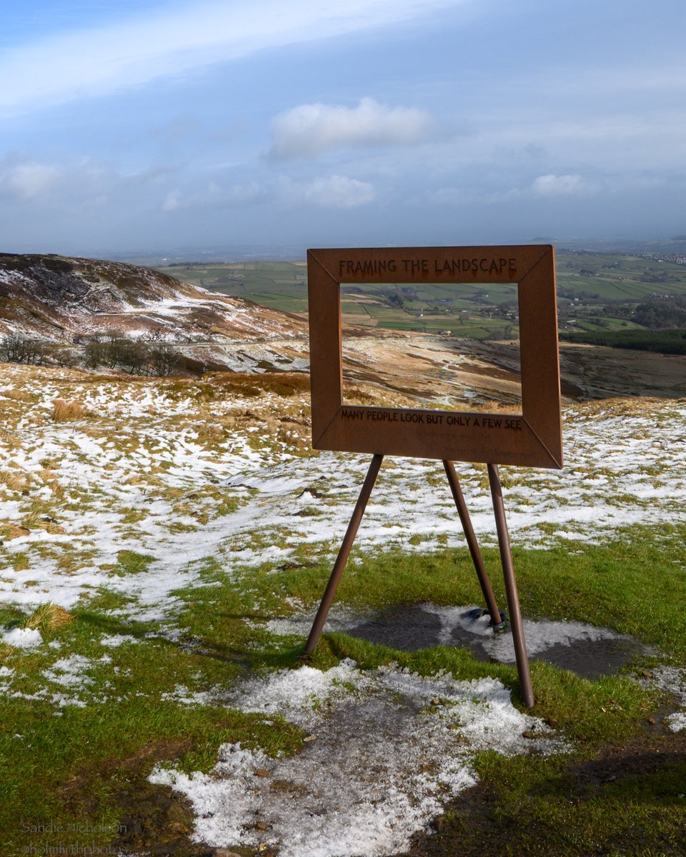 holmfirthphotos's tweet photo. Winter was back in the frame on Holme Moss this morning!
#uksnow #peakdistrict #Holmfirth @framinglandsc @AJacksonArtist @snowhour @stormhour @metoffice @HuddsHub  🥶❄️ https://t.co/bR1Bi1KvR3
