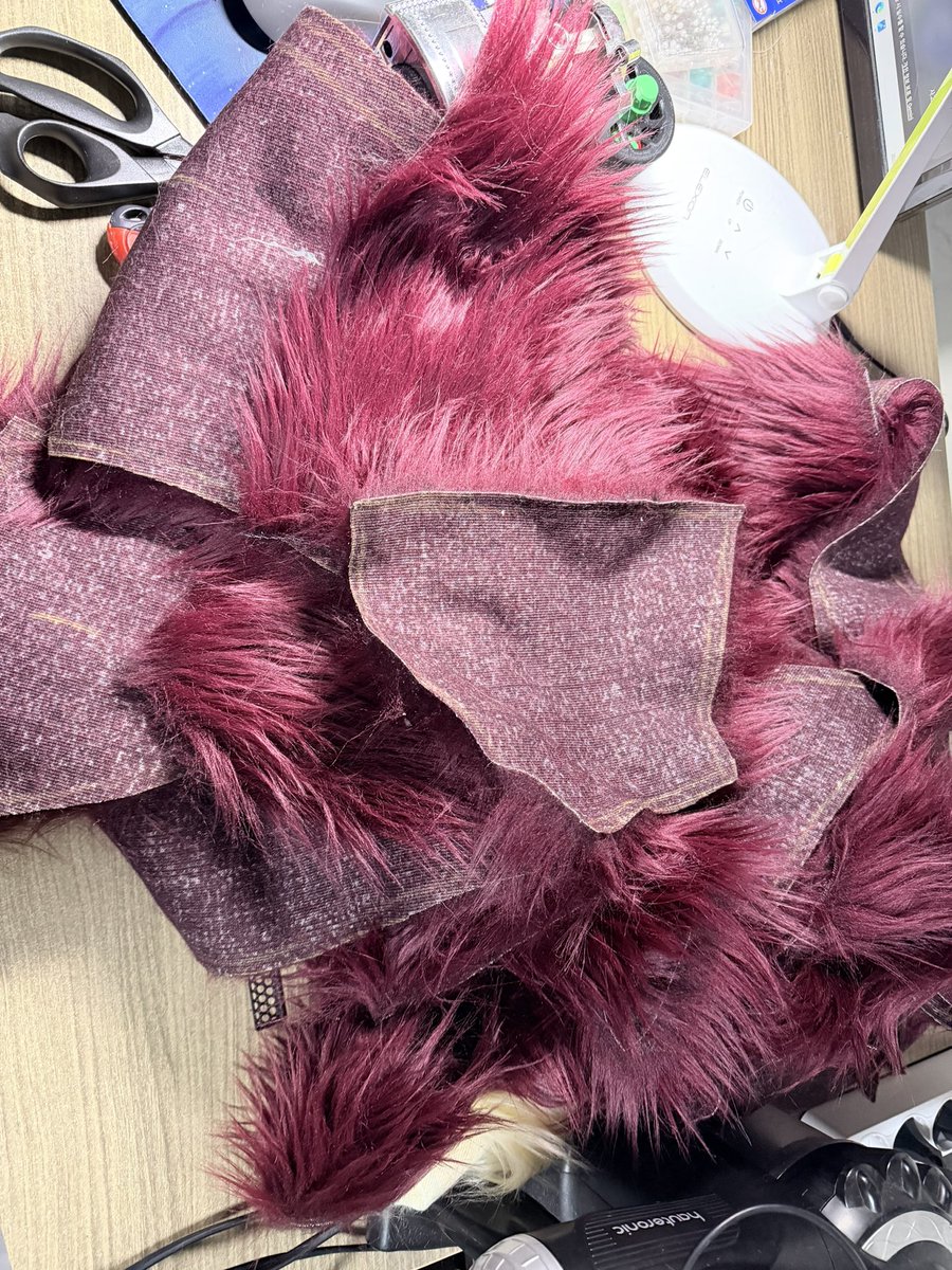 Shadowy Fursuit Studio™ tweet media