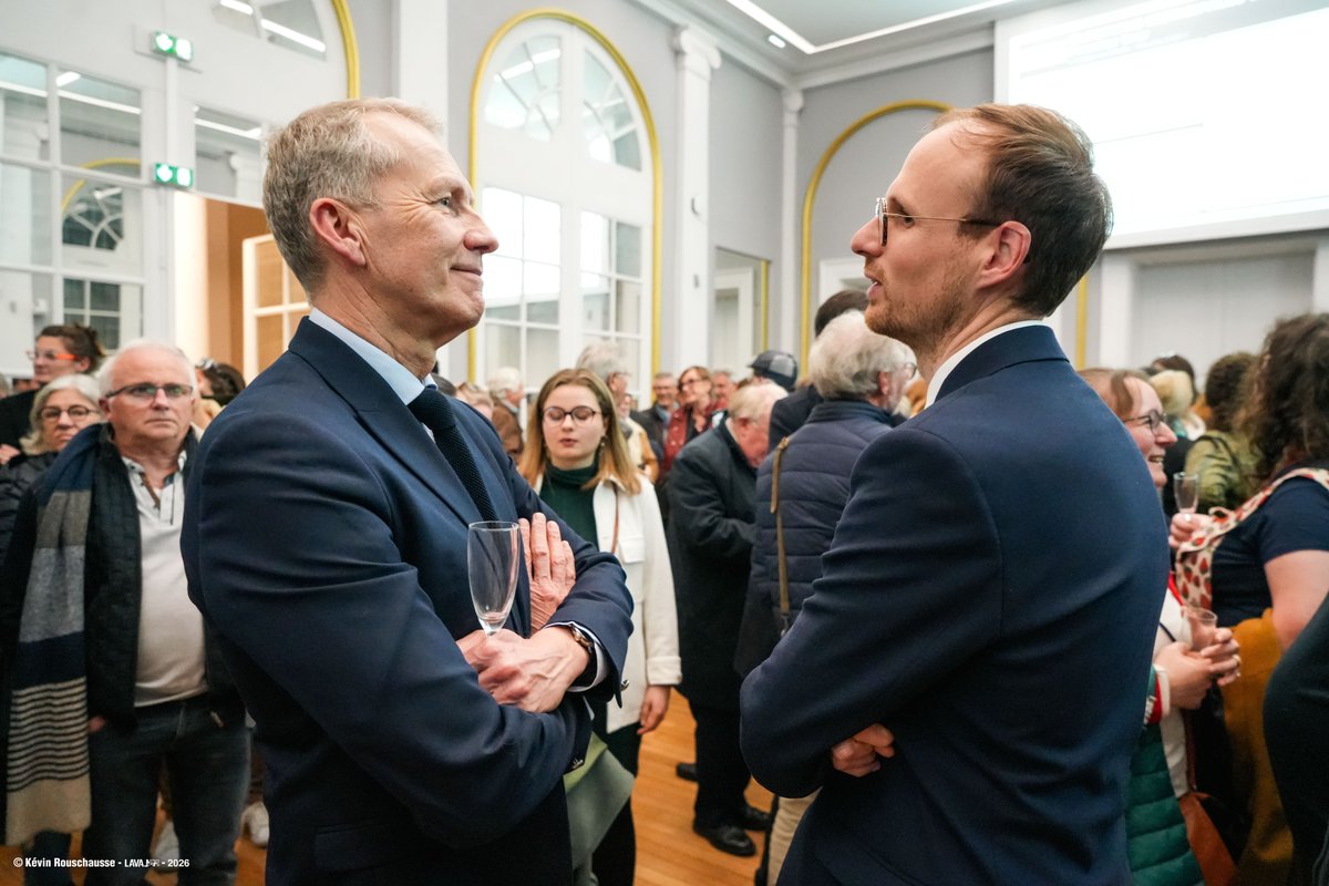 Laval_la_Ville's tweet photo. [EN IMAGES] La liste 𝗟𝗮𝘃𝗮𝗹 𝗮̀ 𝗩𝗲𝗻𝗶𝗿, menée par Florian Bercault remporte les élections municipales dès le 1er tour avec 54,5%. 
☝️ 𝗟𝗲 𝗰𝗼𝗻𝘀𝗲𝗶𝗹 𝗱'𝗶𝗻𝘀𝘁𝗮𝗹𝗹𝗮𝘁𝗶𝗼𝗻 𝘀𝗲 𝗱𝗲́𝗿𝗼𝘂𝗹𝗲𝗿𝗮 𝗹𝗲 𝘃𝗲𝗻𝗱𝗿𝗲𝗱𝗶 𝟮𝟬 𝗺𝗮𝗿𝘀 𝗮̀ 𝟭𝟳𝗵.
#municipales2026 https://t.co/bjlBGtsqHV
