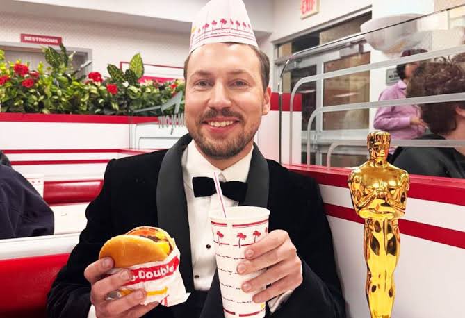 andrecpfed's tweet image. Ir comer no In N Out Burger depois dos Oscars já é uma tradição lá…