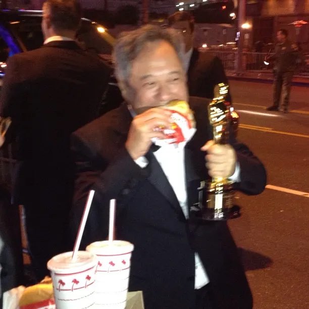 andrecpfed's tweet image. Ir comer no In N Out Burger depois dos Oscars já é uma tradição lá…