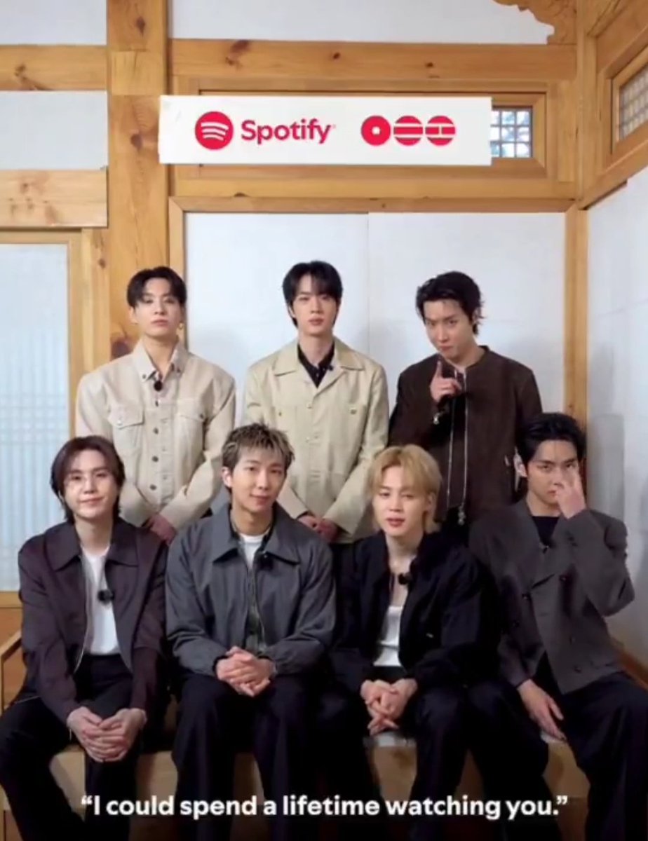 The line sounded so romantic until you look to the right...
That looks like a threat 😭