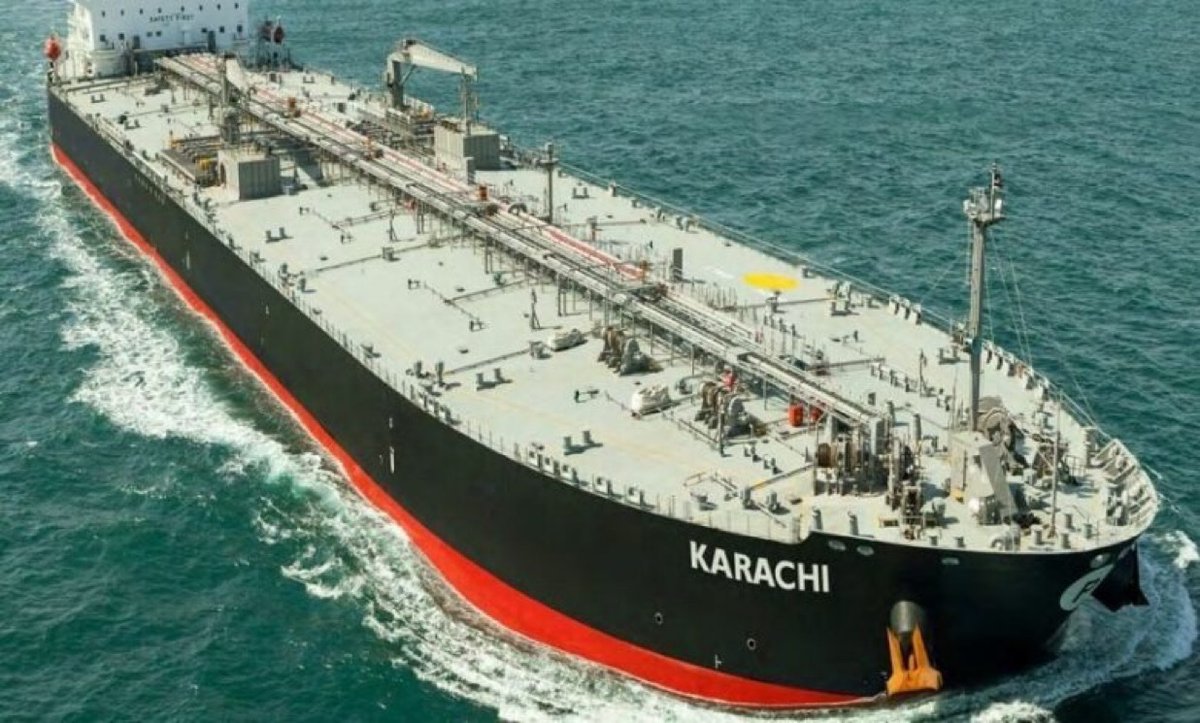 ShaykhSulaiman's tweet photo. BREAKING: IRAN ALLOWED PAKISTANI OIL TANKER ALLOWED TO PASS THROUGH THE STRAIT OF HORMUZ 

First non-Iranian oil tanker, Karachi, just passed through the Strait of Hormuz with its tracking signal on. https://t.co/izF8aICXIv