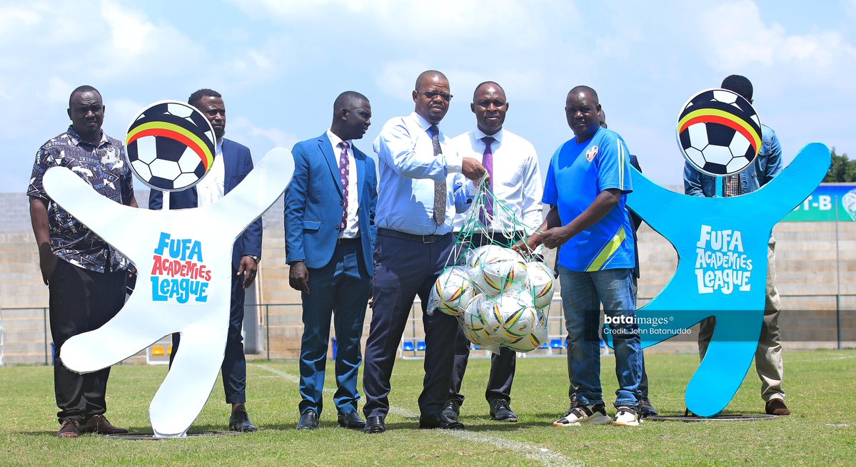 BataImages tweet media