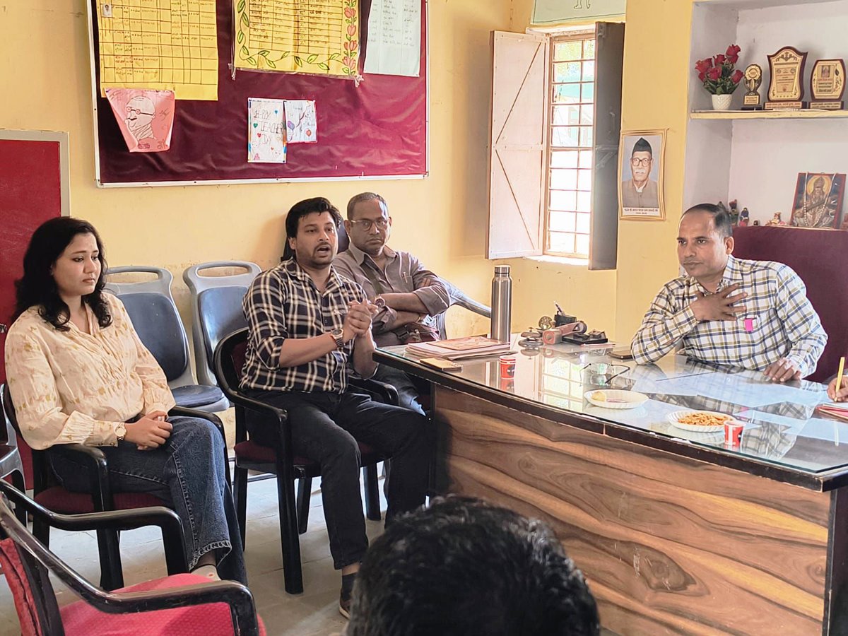 Trust_BlessingF's tweet image. Engaged with the Sarpanch and village community in Alwar, Rajasthan to introduce our school development CSR initiative with Dabur India Ltd., led by Blessing Foundation.
visit - blessingfoundation.co.in
#daburindialtd #blessingfoundation #csr #ngoindia #educationdevelopment