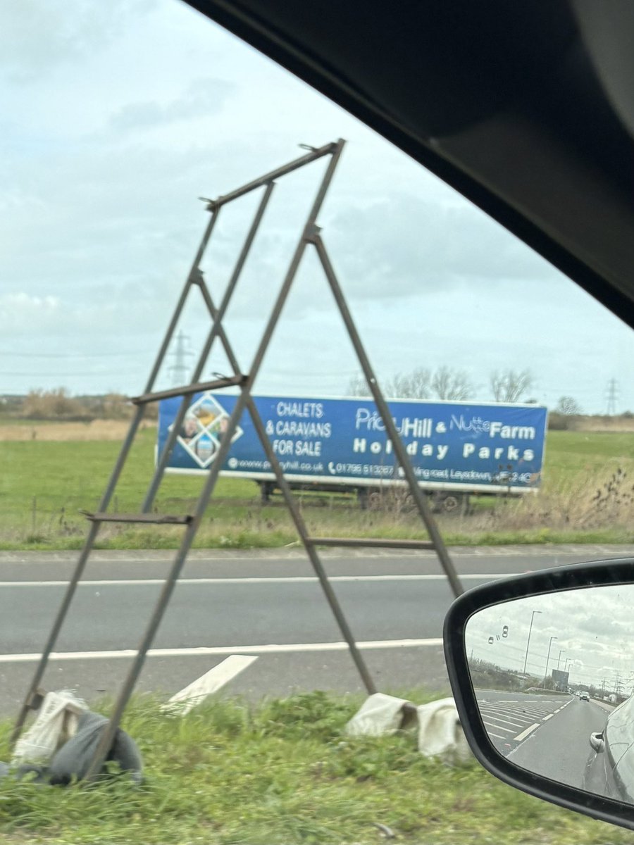 JoshJenkins96's tweet photo. @MrDDyer don’t think they liked the original one mate 🤣 #prioryHill #nuttsfarm #thedyerscaravanpark https://t.co/UbxgnNTujP