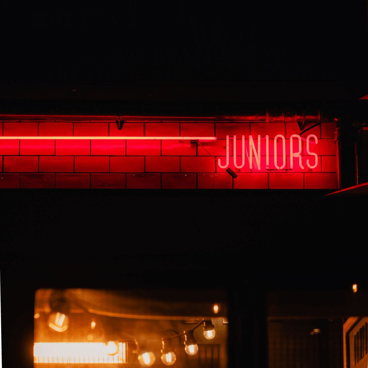 Juniors Restaurant tweet media