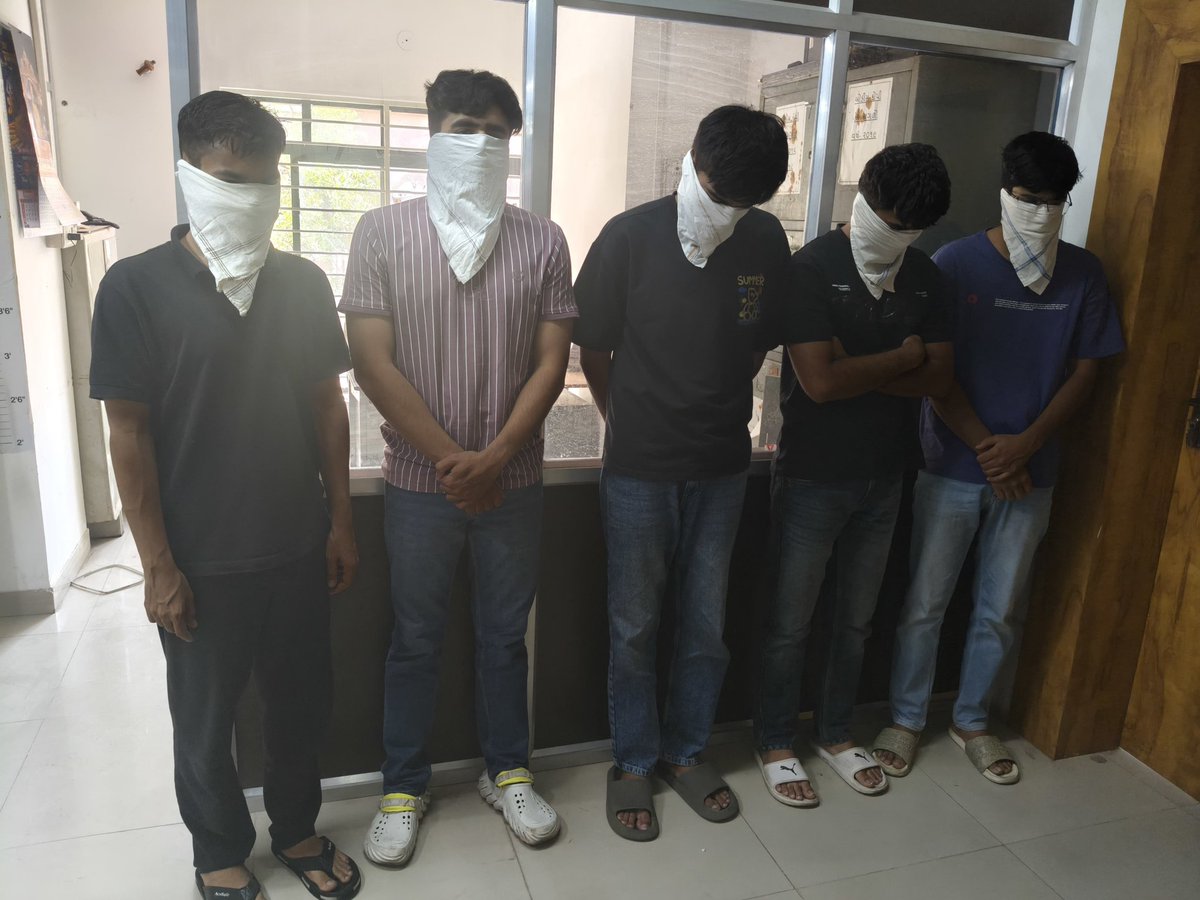 "UGC रेगुलेशन इसलिए जरूरी है।"

MBBS छात्र रतन कुमार मेघवाल का सुसाइड नोट एक चीख है उस सिस्टम के खिलाफ जहाँ प्रताड़ना आम है।

​अस्मित शर्मा और उसके साथियों की जातिवादी मनुवादी मानसिकता ने एक होनहार छात्र को आत्महत्या करने पर मजबूर कर दिया।

इस सोच को खत्म करने के लिए #UGC