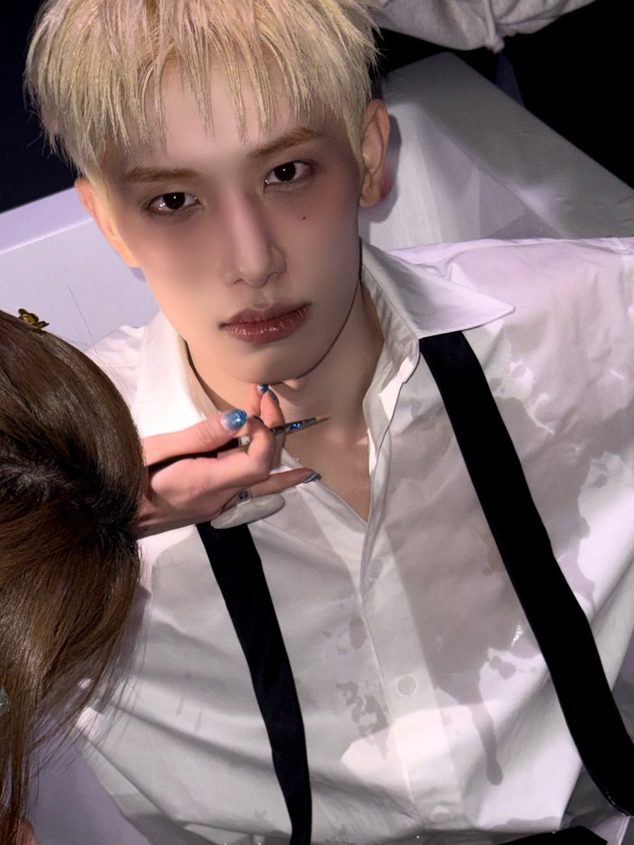 ALL(H)OURS tweet media