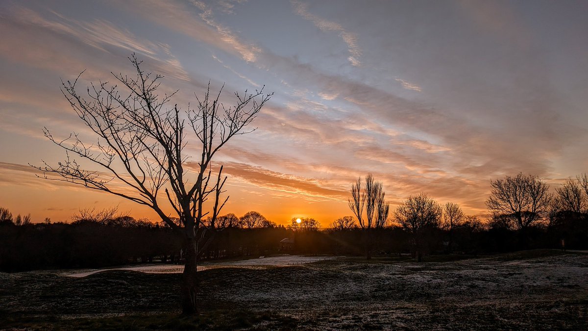 prestonfieldgc's tweet photo. A bit of a surprise when we arrived to a covering of snow this morning, but it's all thawed now.

A nice sunrise though. https://t.co/0KRvqp3JAU