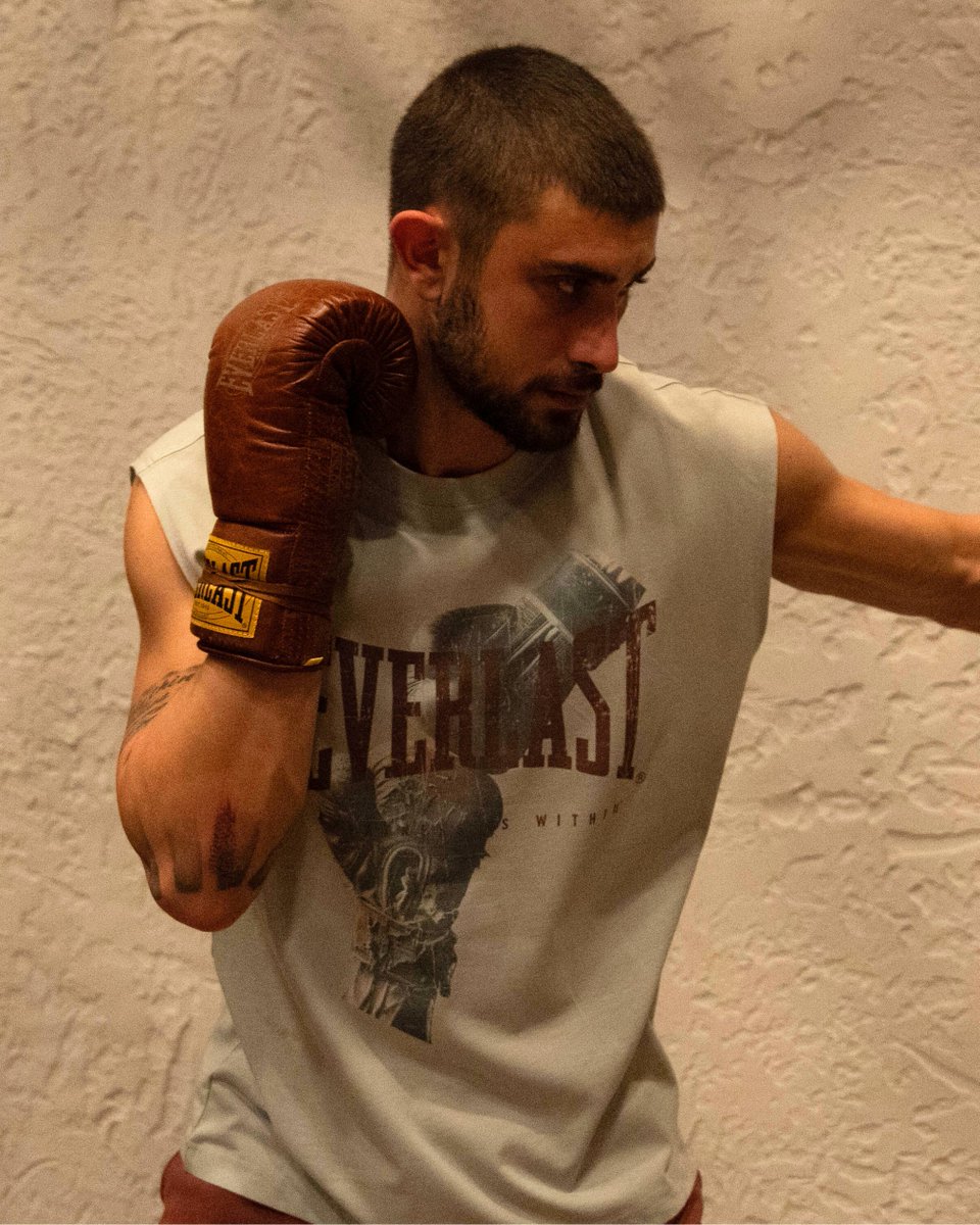 EverlastTr's tweet photo. Notlar alınır, kum torbası terletilir, sınırlar zorlanır. Detaylara odaklanmak, şampiyonların sessiz dilidir. 🥊

#ChoiceOfChampions #TeamEverlast #EverlastTürkiye https://t.co/QHGSLEfIvi