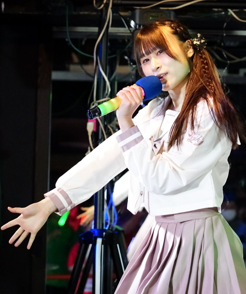 ipushiru's tweet photo. 2026年3月15日 Rowanberry SPRING LIVE
そよちゃん
デビューからまだ 半年ほど。
第一印象は 控えめでおとなしい人。
話してみると、よく笑う
頭が良くて話しやすい
とっても素敵な女性
隠れがちだけど 歌うま。
特に高音でのハモリは光るセンスを感じた。
#ロワベリに写真
#歌うま
#Sweet19 https://t.co/BVUAWGQekS