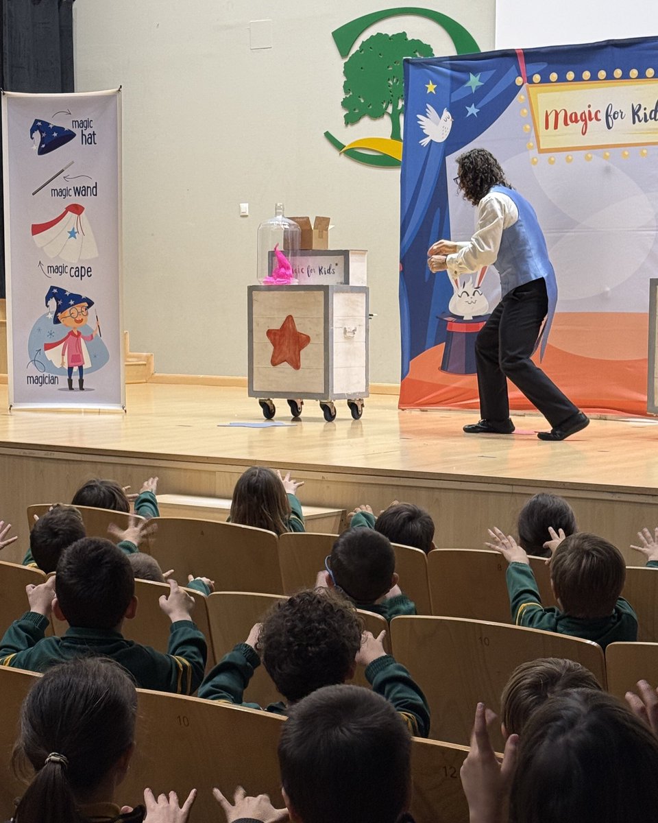 ColegioQuercus's tweet image. ¡Grandes sorpresas y mucha ilusión!

Nuestro alumnado de 2º de Primaria pudo disfrutar de una mañana de magia en inglés gracias a "Manu The Magician" con su show "Magic for Kids".

#ColegioQuercus #EducaciónPrimaria #MagicForKids #Magia #BoadillaDelMonte