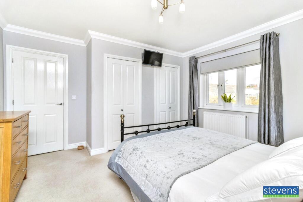 🏠 4-bedroom detached house
📍#Petrockstow
💷 £475,000

✅ 4 well proportioned bedrooms
✅ 2 en-suites
✅ Lounge/Dining room
✅ Kitchen/breakfast room
✅ Utility room
✅ Office/Study
✅ Downstairs W.C
✅ Enclosed gardens &amp; Garage

stevensestateagents.com/property-detai…