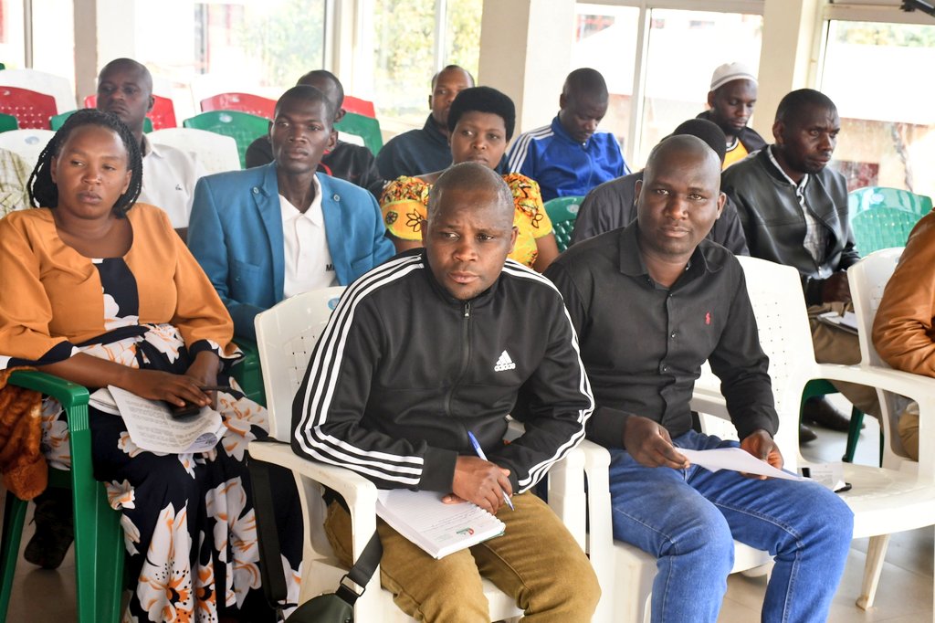 ABPInfos's tweet image. 1/2 Le cabinet du gouverneur de @PButanyerera organisé ce lundi, en ville de #Kayanza, une réunion à l’intention des responsables de différents services des communes de #Kayanza et de #Matongo.