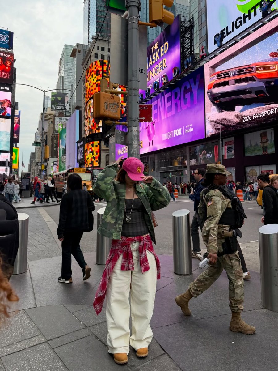 cgamiIa's tweet photo. New Yoooork! Concrete jungle wet dreams tomatooo! :p https://t.co/bR194ADZXH