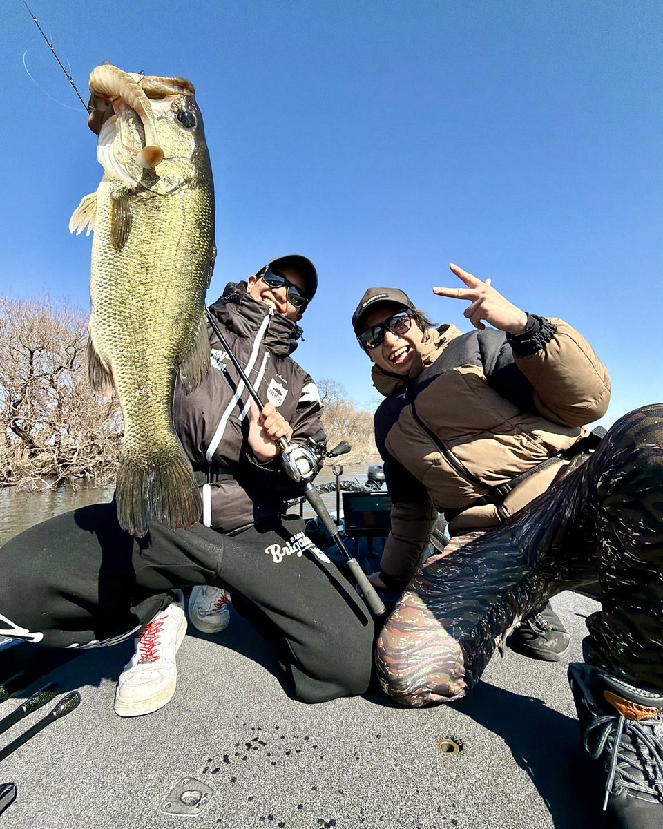marche1119's tweet photo. 香川の高校生釣りガール … 初登場！
陸女王に参加してる強者で上手い（汗）
すぐにコツを掴んでビッグバスを捕獲 ♪
デッスラゲームで初めての琵琶湖バス㊗️ https://t.co/C9Ul8Hr8eb