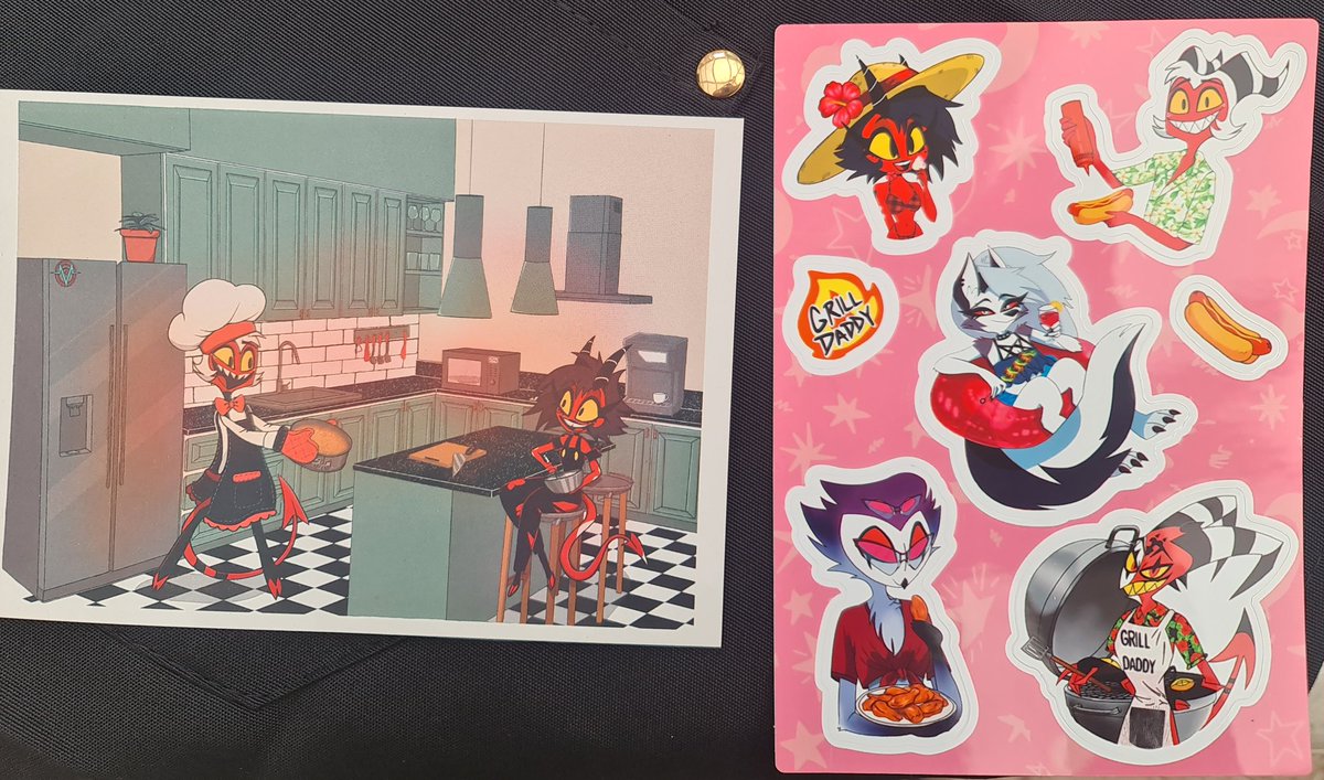 My bundle from <a href="/HellsCookbook/">Chef Morningstar</a> arrived! It has been so amazing being on this mod team I think we made something wonderful together 💜

I also drew the art for some of the merch! It was my first time putting myself out there and I'm still pretty proud of it so thank you! 👉👈