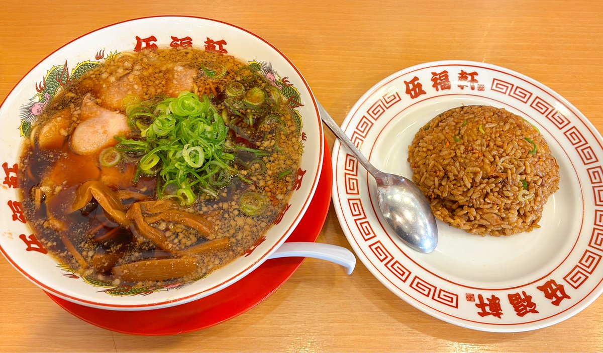 mana_fdp's tweet photo. ラーメン＋焼きめし。

完璧すぎる... https://t.co/vJTl5AKfFz