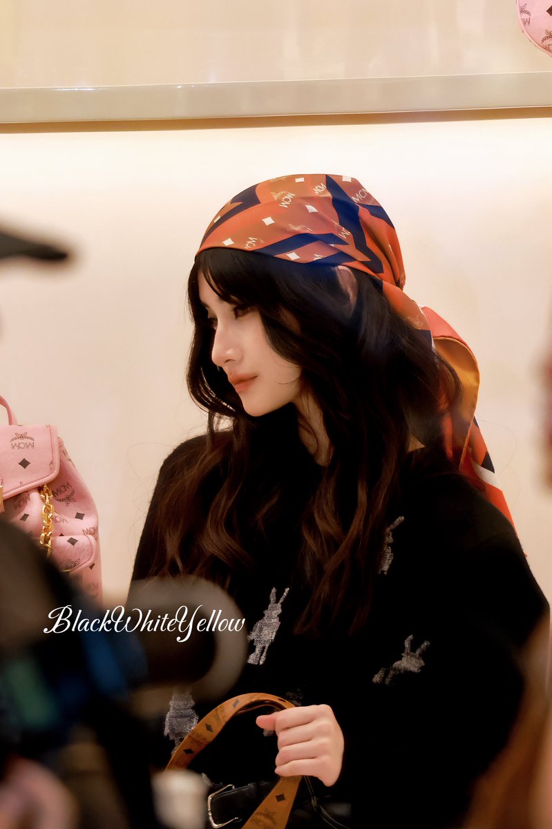 BlackWhiteYellow tweet media