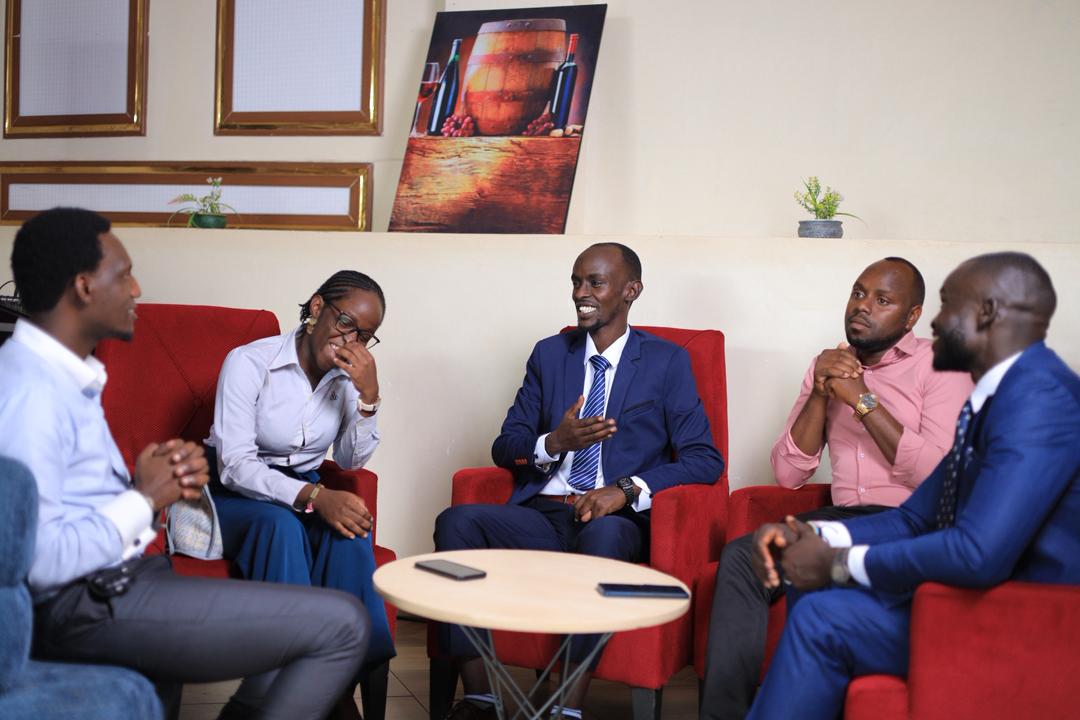 kwiocwiny71795's tweet image. Discussing about the EAC 15th Ordinary Head of State Summit that was held in Arusha, Tanzania while linking it up with other debates within EAC Member States.
#EACSummit #DiplomaticRelations