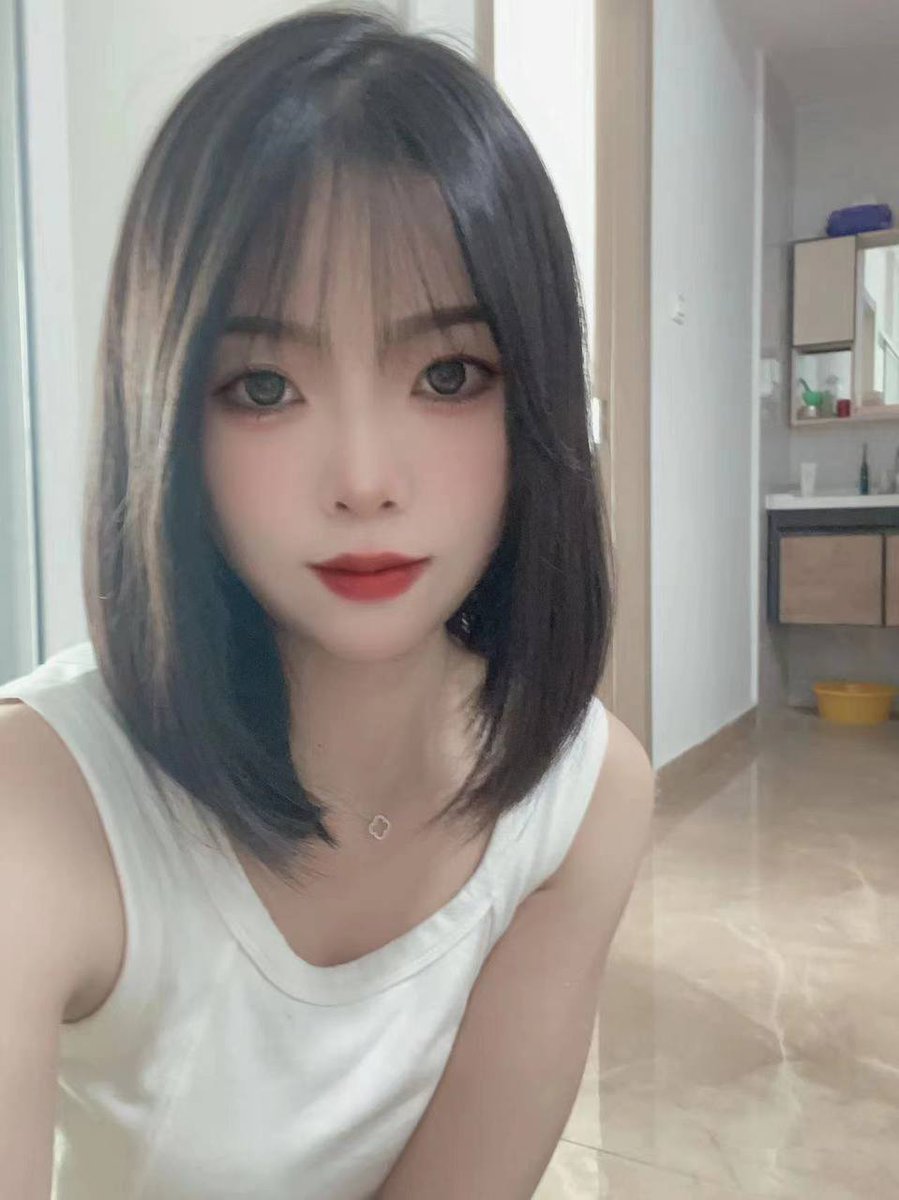 成都市武侯区成都旅游集散中心广场

#成都

穿过千里，万里，雾里，你是我最珍贵的所有，见过最美的风景，和我全部的英雄概气和一世荣光。

老师045

点我头像看简介玩我或联系t.me/meier03_bot