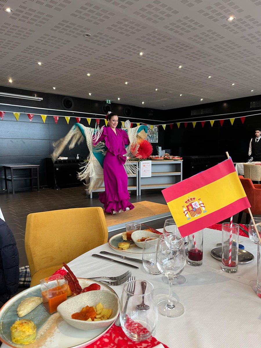 proviseur du lycee Auffray tweet media