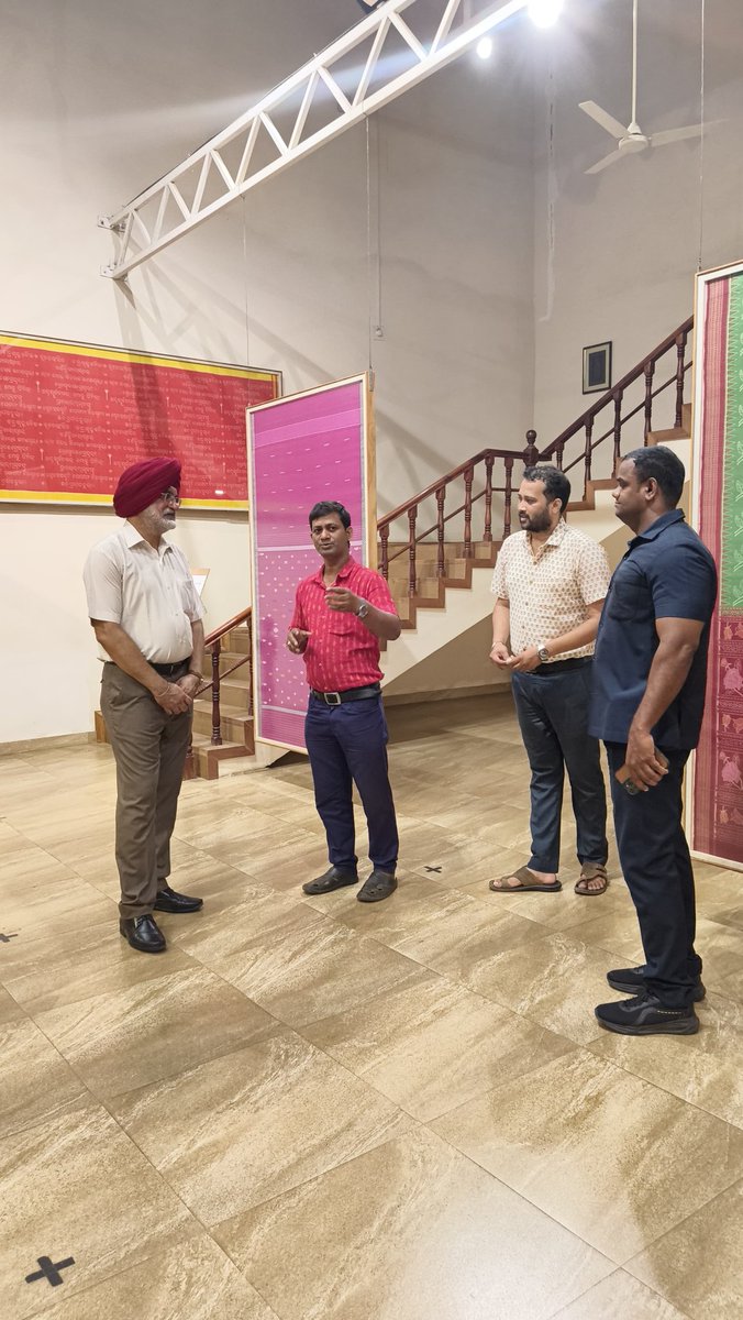 kalabhoomibbsr's tweet photo. He appreciated the craftsmanship and cultural heritage carefully preserved and curated in the museum.
#Kalabhoomi #OdishaCrafts #HandloomsOfOdisha #HandicraftsOfOdisha #CraftTraditions #CulturalHeritage https://t.co/DrZWvmHAuW