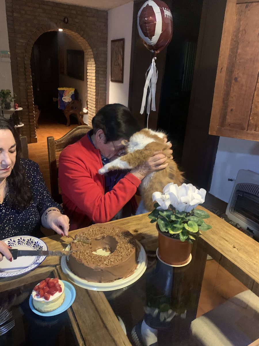 CarlosPalomoF's tweet photo. 🎂 #Felicidades Pá!!!... #Family #MMMostras #Cheeto ... https://t.co/TgTdOIjWBT
