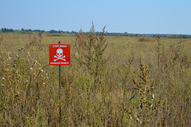 ICRC_th's tweet photo. On Mine Awareness Day, we recognize the impact of the Ottawa Treaty.

Since 1999:
• 94 states destroyed 55M+ stockpiled mines
• Mine use has declined worldwide

Global cooperation saves lives. The humanitarian norm must be protected.

#MineAwarenessDay https://t.co/5xdiCIjjUm