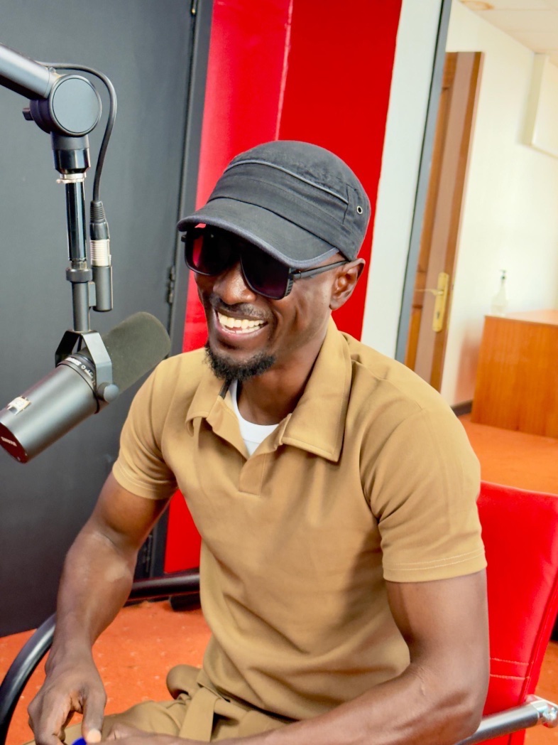 Apollo BW tweet media