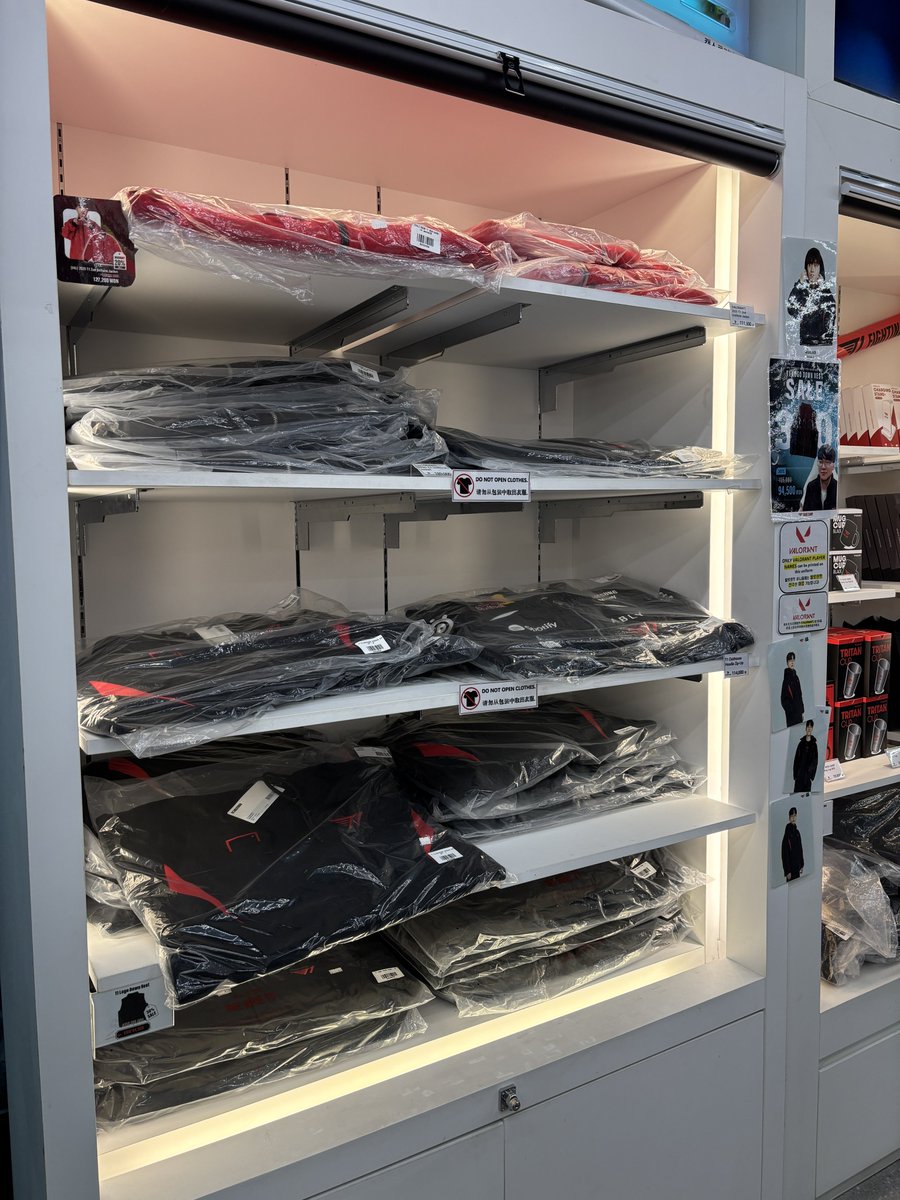PriveAttack's tweet photo. Currently In Seoul and T1 is having Black Friday Sale ❤️ https://t.co/9BhFLnZyLk