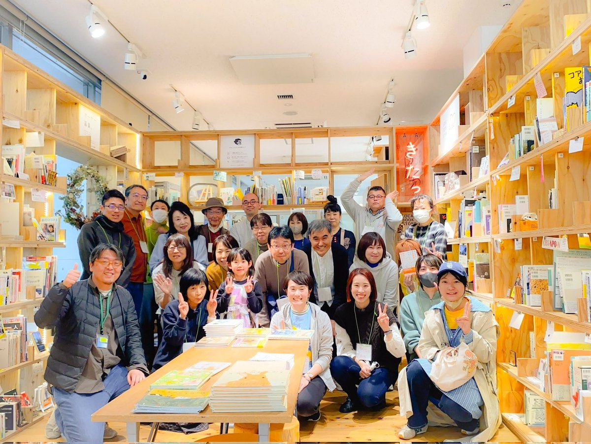 kita_books's tweet photo. 【土曜に棚シャッフルしました】
3か月に一度みんなで棚交換します。棚オーナーさん同士の新しい繋がりも生まれてワクワク😊
kita.の新しい景色を見に遊びにきてねっ❗️ https://t.co/LUsi3MZc5M