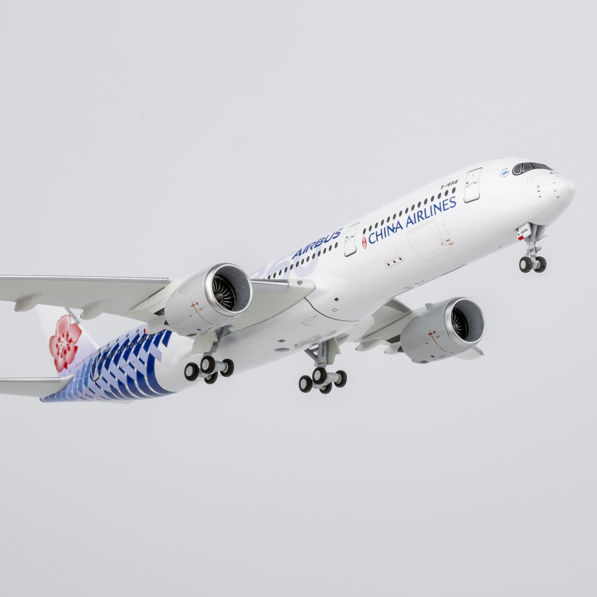 本日のおすすめ
🔴即日発送可能🔴
(ULTIMATE COLLECTION)1/400 A350-900 チャイナエアライン「カーボンファイバー・エアバス特別塗装機」 B-18918
👇👇👇👇👇👇👇
hikoukicyann.stores.jp/items/6924ffbc…

＃旅客機模型
＃飛行機模型専門店
＃飛行機模型