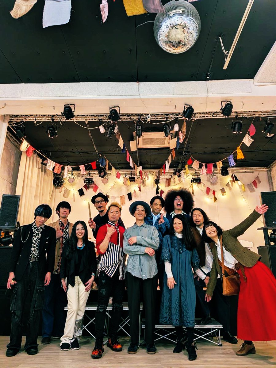 cosamesaboten's tweet photo. 2026.03.15. 原宿ストロボカフェ
ジョニーの音楽見本市 BARN!×3

最高！彼の愛するものがぎゅっと詰まったルp夢のような日でした🚩ジョニーまじお疲れ、ありがとう！すごい！
満員のお客様と制作陣、仲間たちに最大の尊敬と感謝を！！！！

ジョニバンドで🎧🍫歌えてハッピーでした！🫶✨ https://t.co/9Ahv3iQica