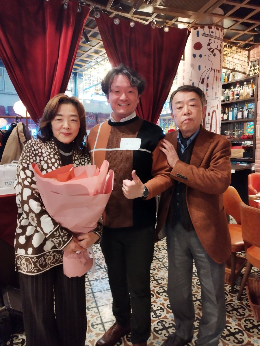 川上洋司先生の門下生同窓会で銀座へ。
東京藝大学部時代にお世話になった川上洋司先生は、同郷山梨の先輩でもあります。
奥様の牧口純子先生とも10年ぶりにくらいに会えましたし、沢山の先輩・後輩約50名とも会え、学生時代に一気に戻りました。
楽しかったー！