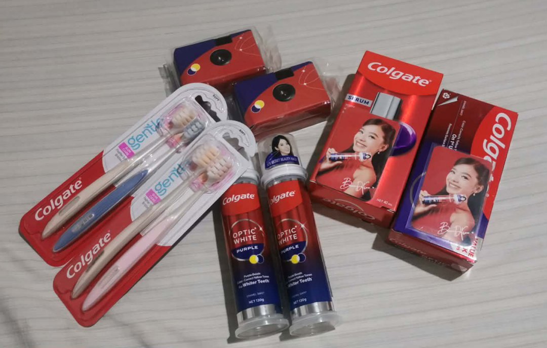SweetRush1130's tweet photo. Received mine ang ganda ni Caca😍✨ The #ColgatexBianca exclusive bundle 

#BIANCAvincedMeToBuyIt 
#ColgatePurple
#ColgateSmile
 @biancadeveraa
 @ColgatePH https://t.co/lQGYUHnWCN