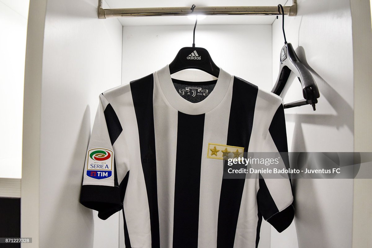 jerseycadangan's tweet photo. Yuk bahas satu satu fun fact nya

1. Juventus 120th Anniversary kit
- Dipakai match 1x doang
- Menang 2-1 lawan Benevento
- Harga rilis awal 190 Euro, sekarang gatau berapaan
- Cuma pake nomor punggung aja
- Total 12 pemain pake jersey ini, sesni gak di itung https://t.co/MW0gRmflT1