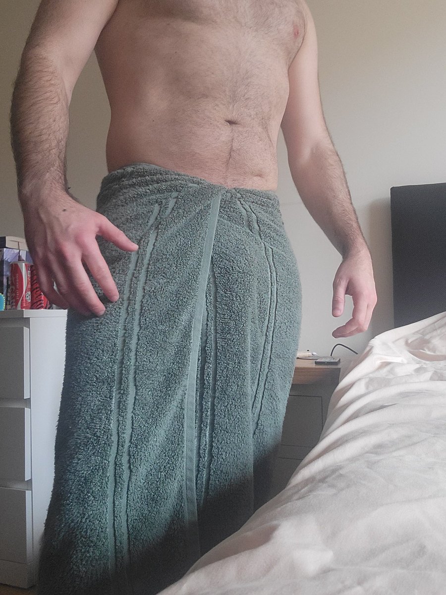 FrenchyBiNight's tweet photo. Someone to drop that towel for me ?

#gay #gaymen #dropthattowel #biguys #gayfun #guysgonewild
#gaygonewild https://t.co/zcAuKjVhrZ