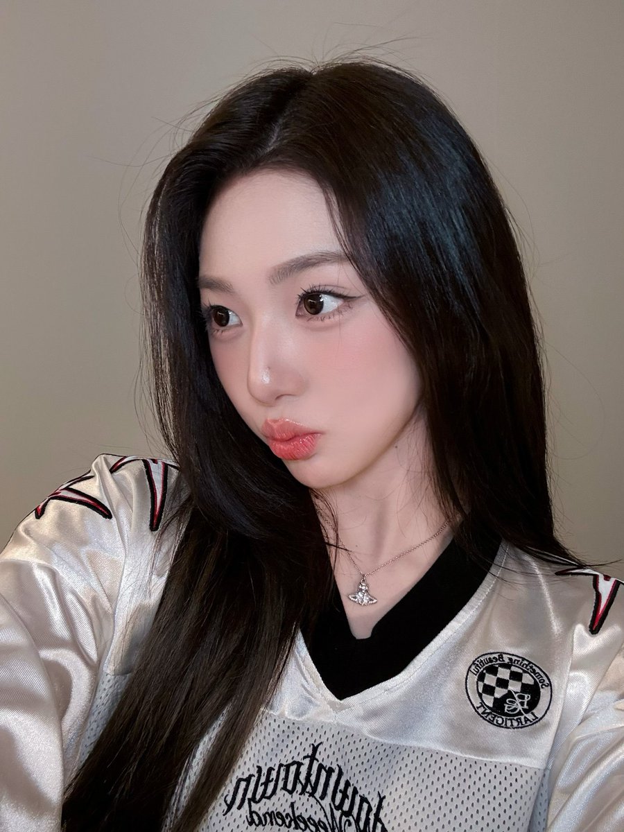 Miss Zhou! tweet media