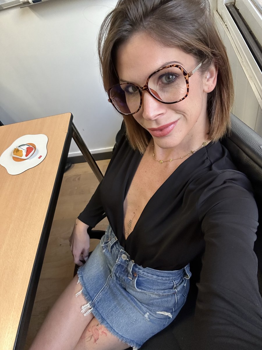 FK2FrenchMILF tweet media