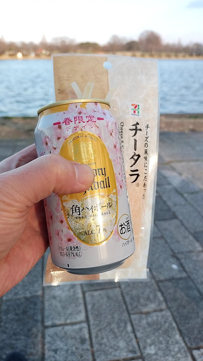 subasiris's tweet photo. 水元公園　ソメイヨシノかな？まだチョット肌寒いけどかんぱーい😁 https://t.co/jTMNKIeJzB