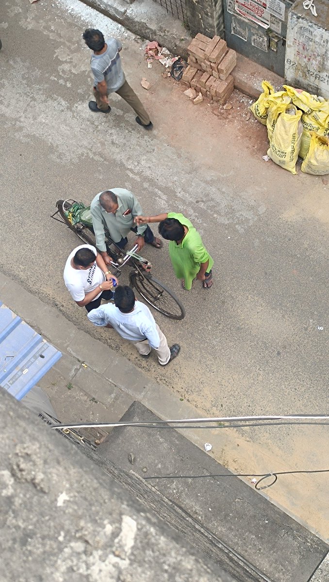 ArkaDPalit's tweet photo. Polls announced and the political workers are out in full force prepping for wall graffiti. #WestBengal https://t.co/YIoL2s1DFi
