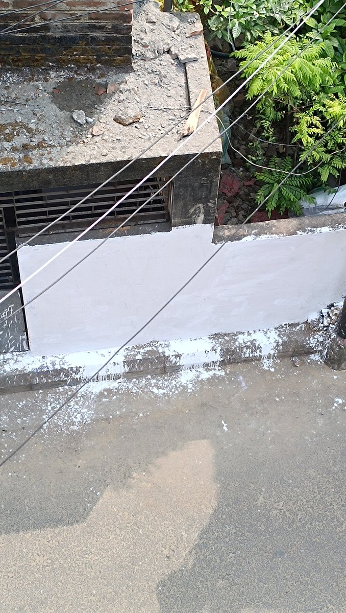 ArkaDPalit's tweet photo. Polls announced and the political workers are out in full force prepping for wall graffiti. #WestBengal https://t.co/YIoL2s1DFi