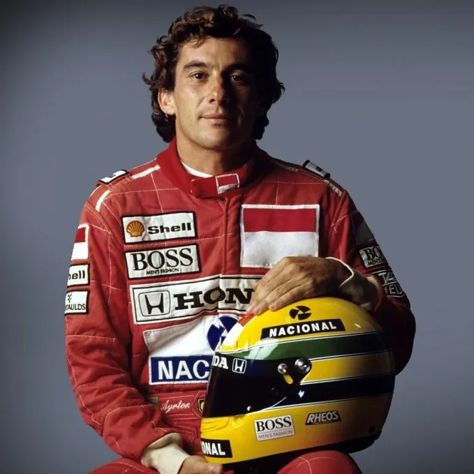RivistaF1's tweet photo. 🎂 Bugün, Formula 1'in büyük efsanesi ve birçok pilotun idolü, Ayrton Senna'nın doğum günü.
Yaşasaydı şimdi 66 yaşında olacaktı 😔 https://t.co/ommmPyH2fI