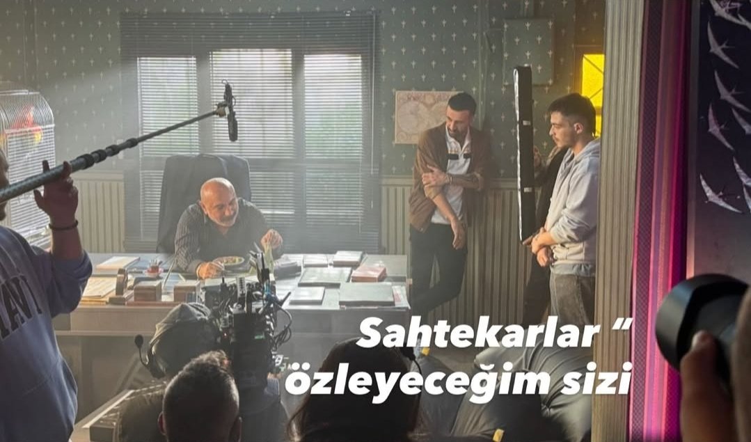 Aslıhan Bayraktaroğlu'nun set günlükleri adlı veda hikayesinden #ErsinArıcı, #CanBartuArslan ve #MustafaAvkıran  💫

#Sahtekarlar Eymir